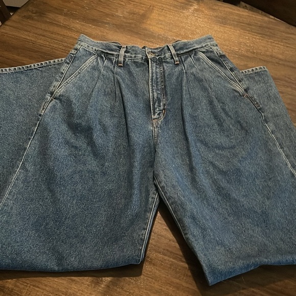 GOLDSIGN
The Edgar pleated high-rise wide-leg jeans - Picture 10 of 14